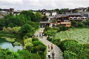 China tourism level 5 scenic spot, colorful Guizhou, Qingyan ancient town!